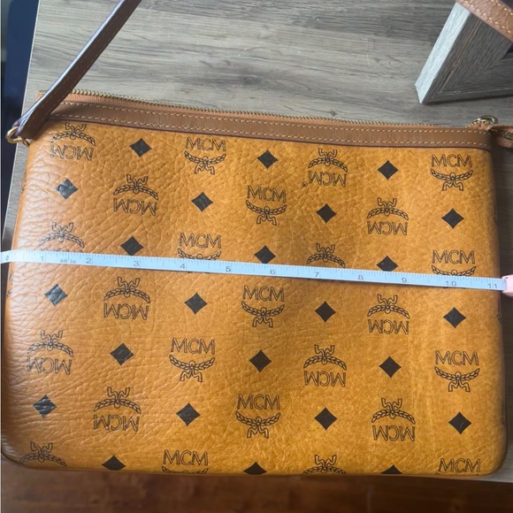 Authentic MCM clutch handbag with removable strap - Picture 6 of 7